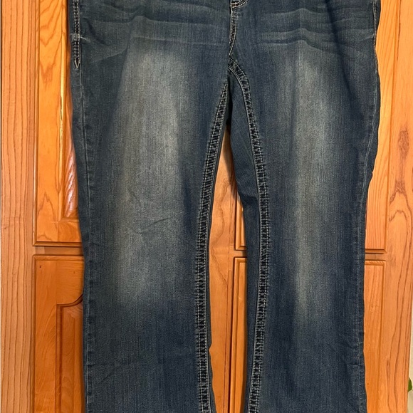 Seven7 Luxe - Picture 2 of 2